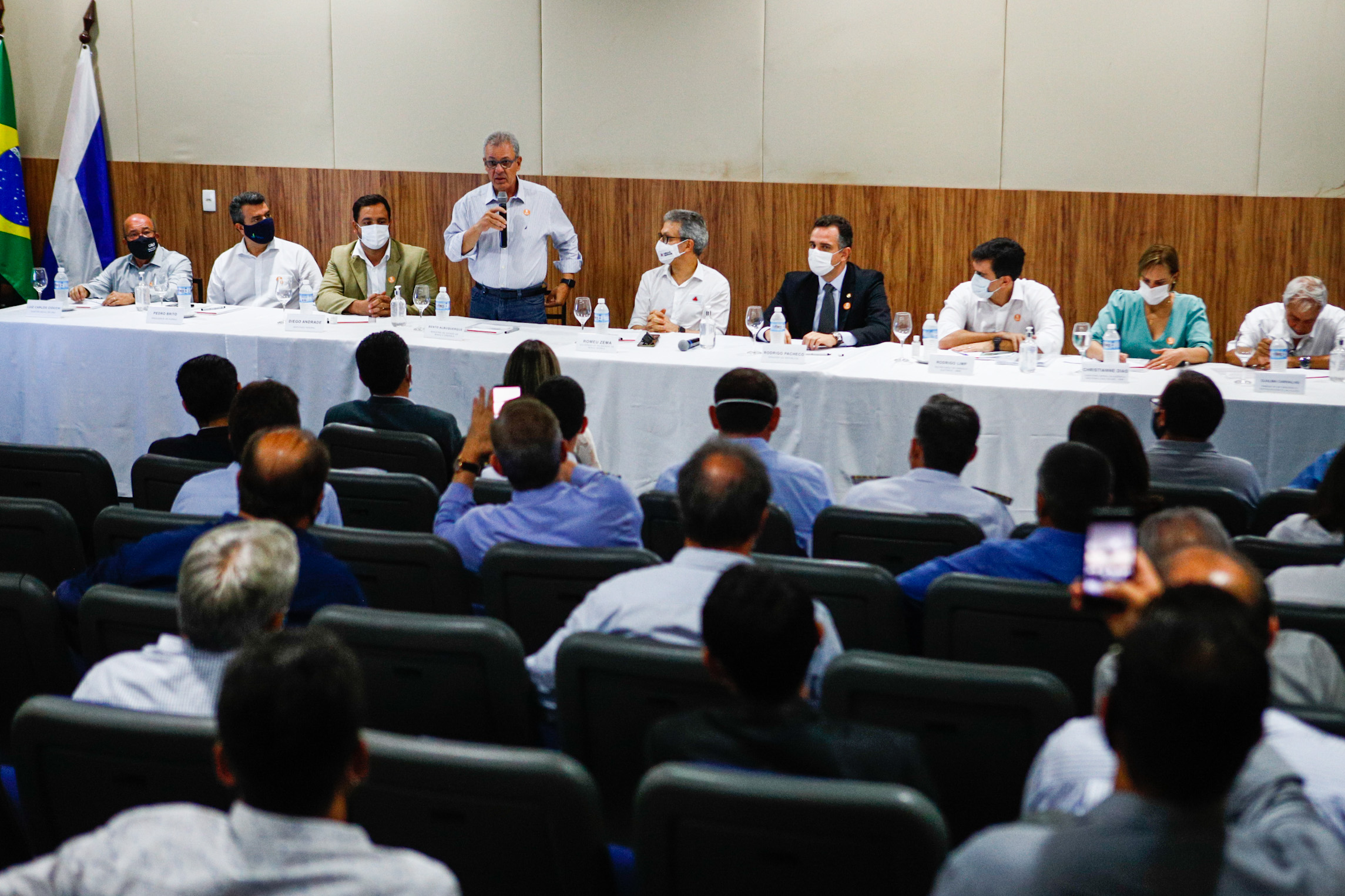 Ministro de Minas e Energia participa de reunião com prefeitos da região de Furnas em MG